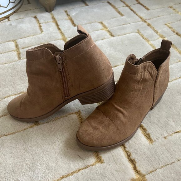 Time and Tru Women's Beige/Tan Faux Suede Ankle Boots Side Zip Size 8.5 - Picture 3 of 7